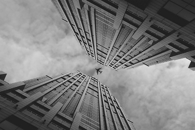 Airplane Skyline Buildings Towers  - GioeleFazzeri / Pixabay
